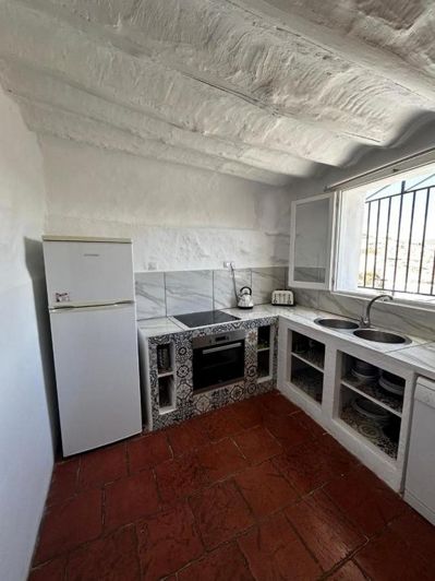 Image No.16-6 Bed Property for sale