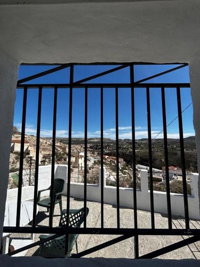 Image No.23-6 Bed Property for sale
