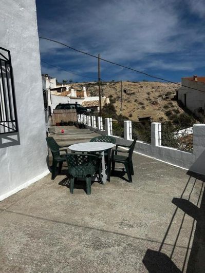 Image No.25-6 Bed Property for sale