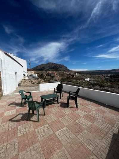 Image No.28-6 Bed Property for sale
