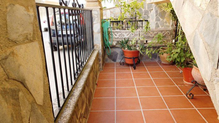 Image No.17-3 Bed Property for sale