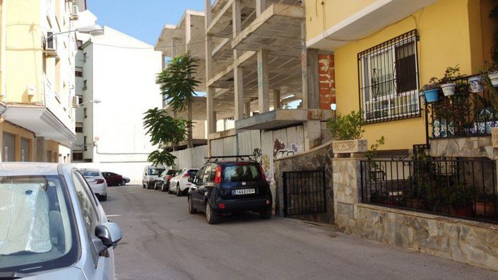 Image No.3-3 Bed Property for sale