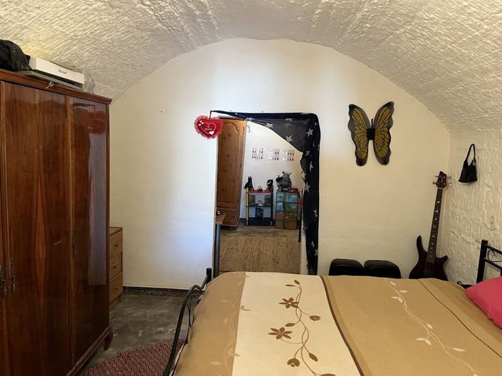 Image No.7-2 Bed House for sale