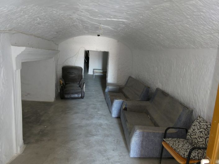 Image No.15-6 Bed Property for sale