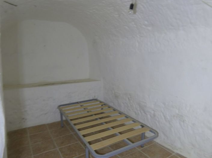 Image No.24-6 Bed Property for sale