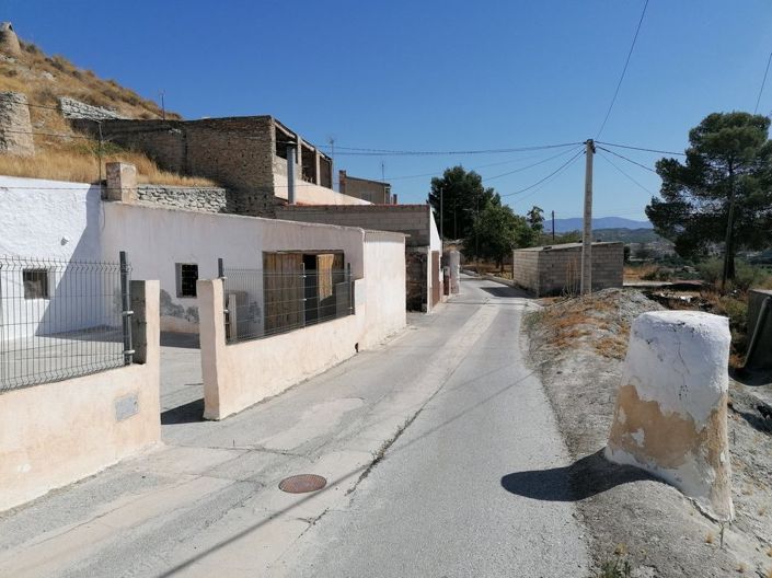 Image No.4-6 Bed Property for sale