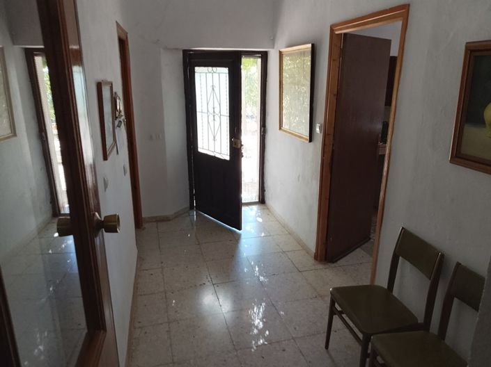 Image No.20-6 Bed Property for sale