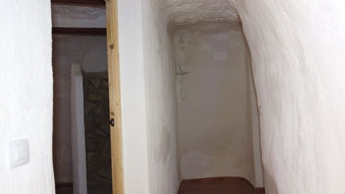 Image No.15-3 Bed House for sale