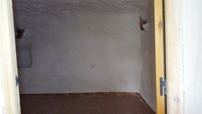 Image No.21-3 Bed House for sale