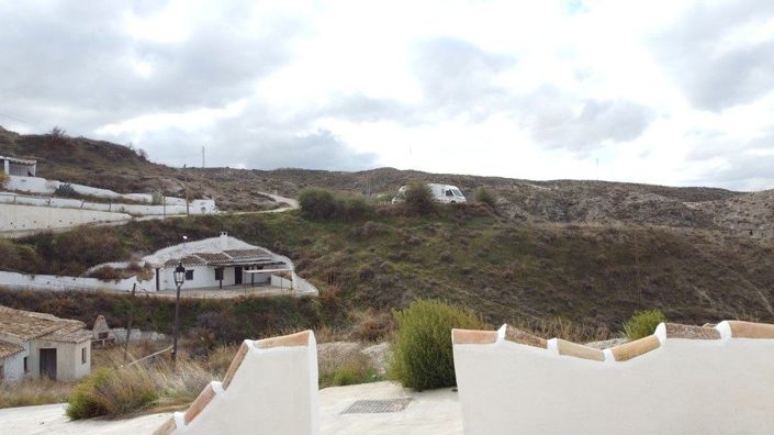 Image No.8-3 Bed House for sale