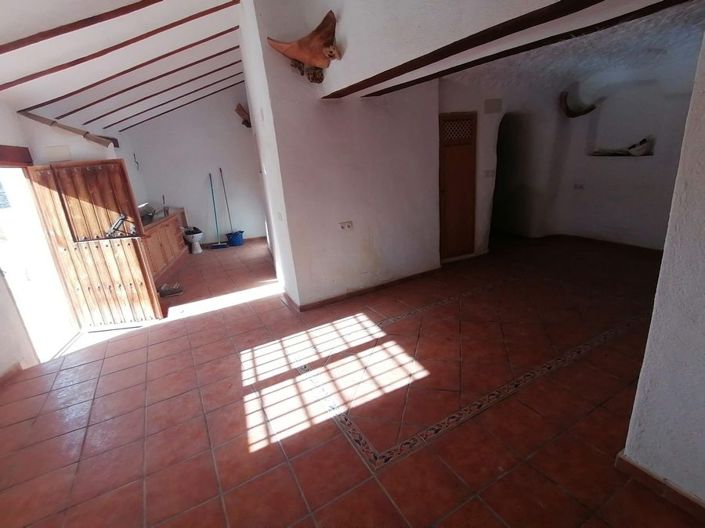 Image No.9-3 Bed House for sale