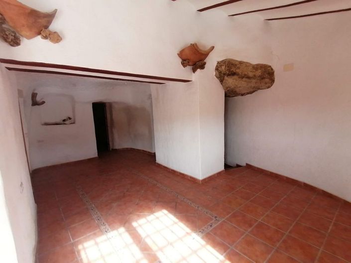 Image No.10-3 Bed House for sale