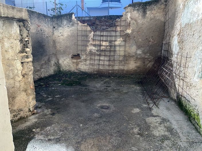 Image No.10-3 Bed Property for sale