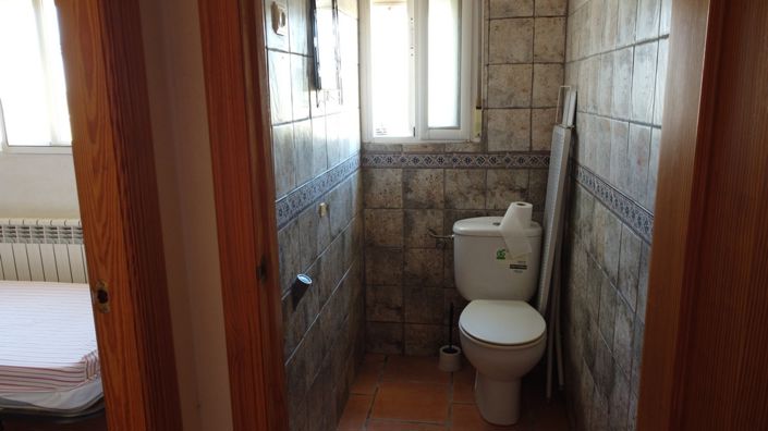 Image No.12-3 Bed Property for sale