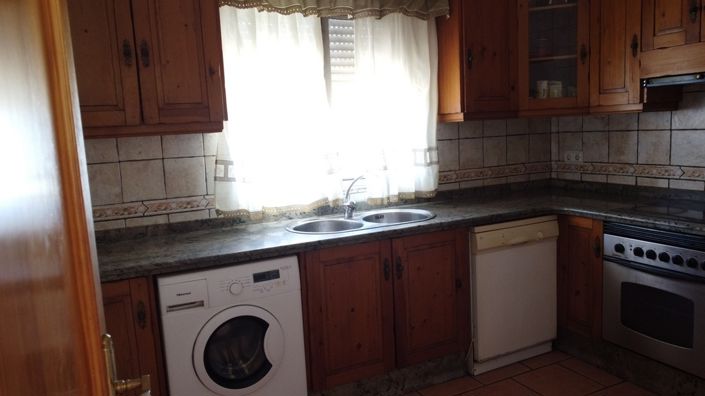 Image No.10-3 Bed Property for sale