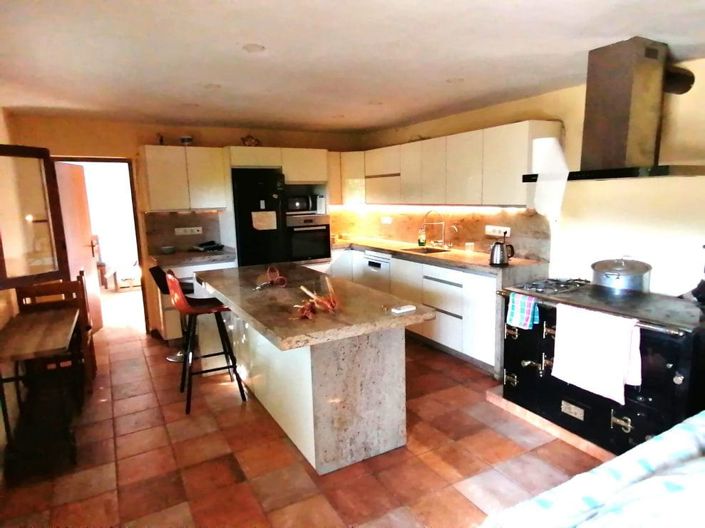 Image No.12-3 Bed Property for sale