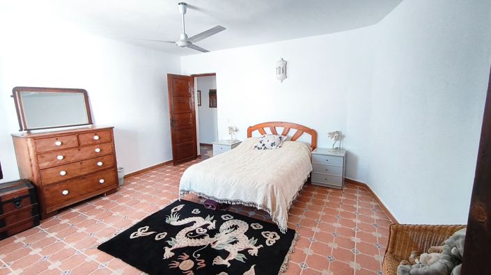 Image No.15-5 Bed Property for sale