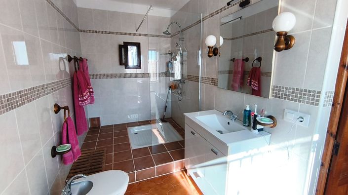 Image No.22-5 Bed Property for sale