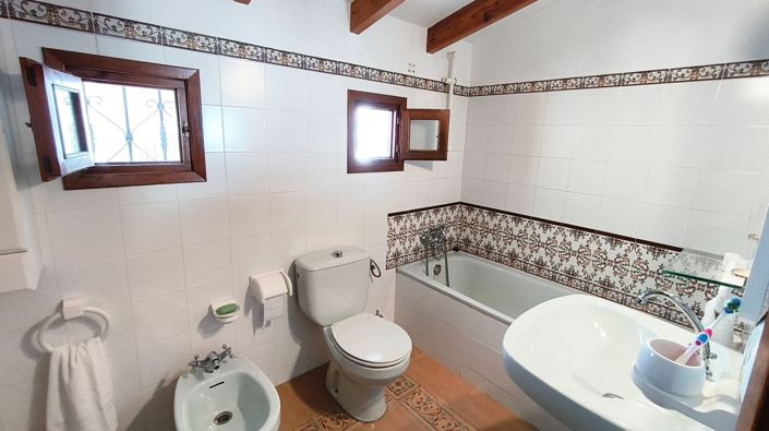 Image No.25-5 Bed Property for sale