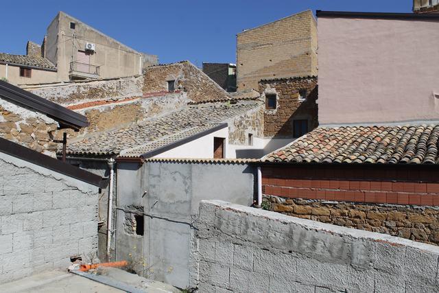 Image No.8-2 Bed Townhouse for sale