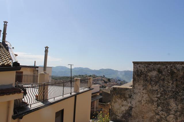 Image No.10-2 Bed Townhouse for sale