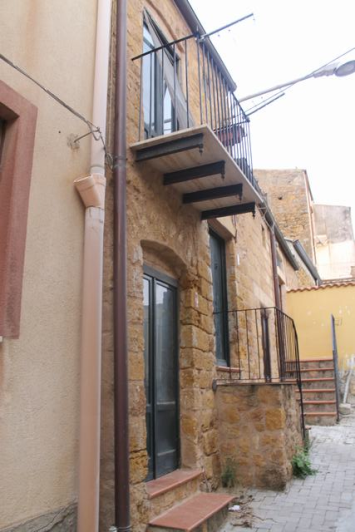 Image No.3-1 Bed House for sale