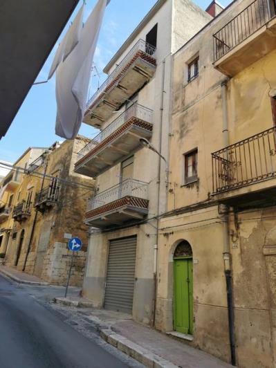 Image No.2-3 Bed Townhouse for sale