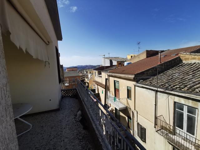 Image No.37-3 Bed Townhouse for sale