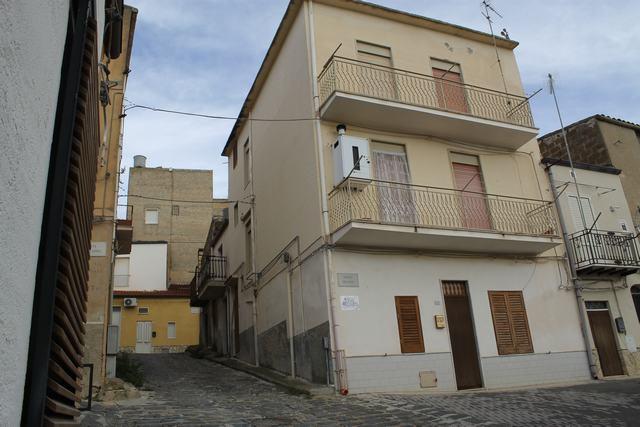 Image No.2-3 Bed Townhouse for sale