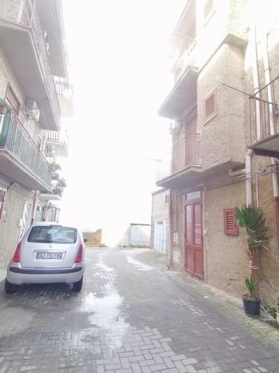 Image No.6-2 Bed Townhouse for sale