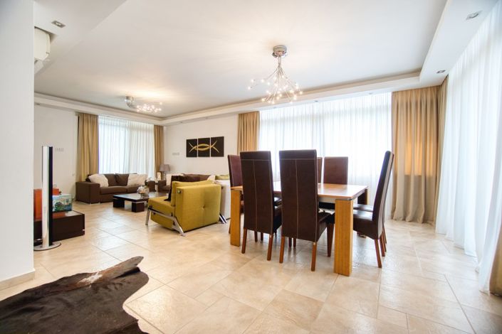 Image No.10-4 Bed Villa for sale