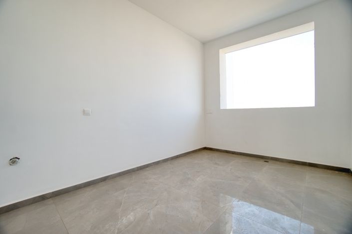 Image No.8-4 Bed Penthouse for sale