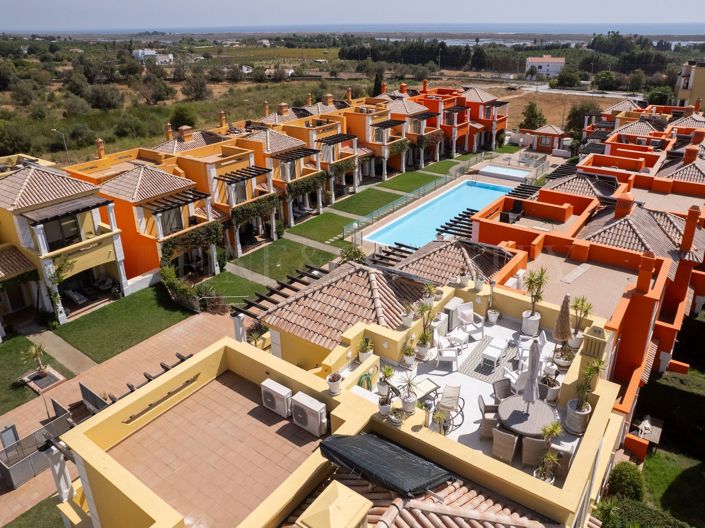 Tavira – Semi-detached 3-bedroom villa with ocean view roof terrace, private garage and garden