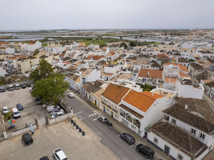 Tavira – Elegant 3-bedroom townhouse with garden and pool, rooftop terrace with river view, and larg