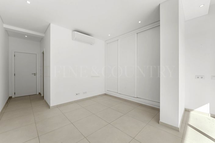 Image No.19-4 Bed Property for sale