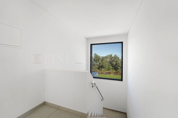 Image No.27-4 Bed Property for sale