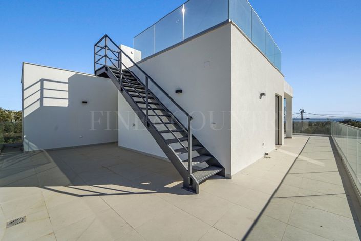 Image No.36-4 Bed Property for sale