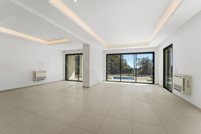 Image No.6-4 Bed Property for sale