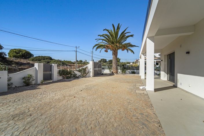 Image No.52-4 Bed Property for sale