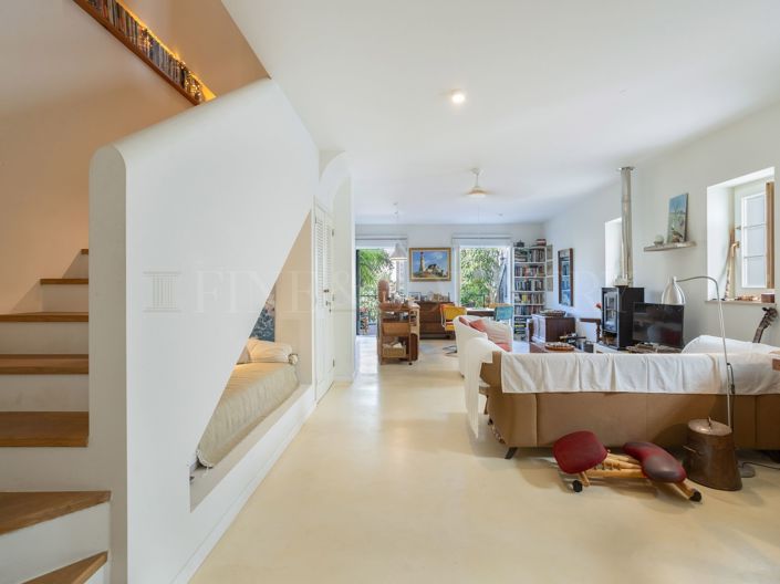 Image No.13-2 Bed Townhouse for sale