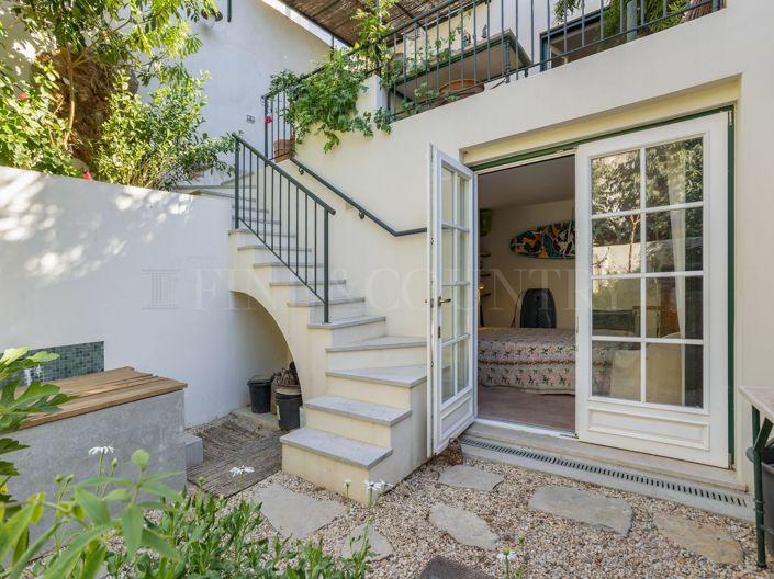 Image No.8-2 Bed Townhouse for sale