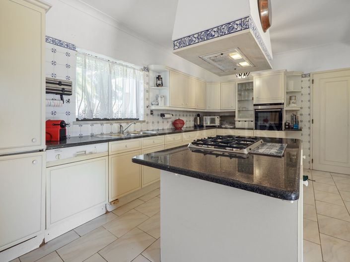 Image No.18-3 Bed Property for sale
