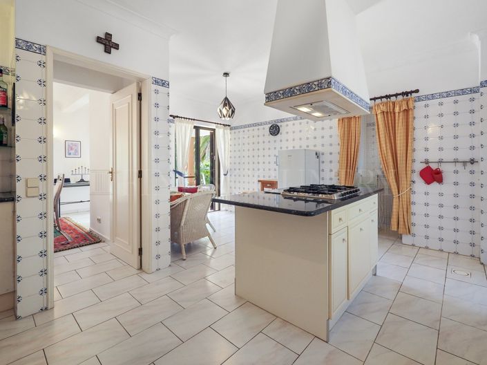 Image No.20-3 Bed Property for sale