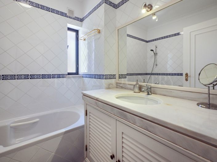 Image No.25-3 Bed Property for sale