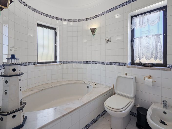 Image No.39-3 Bed Property for sale