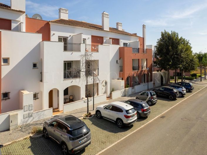 Cabanas de Tavira – 3-bedroom townhouse with garage and terraces