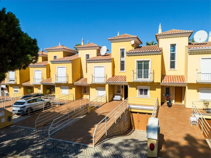 Image No.60-3 Bed Townhouse for sale
