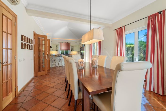 Image No.19-4 Bed Property for sale