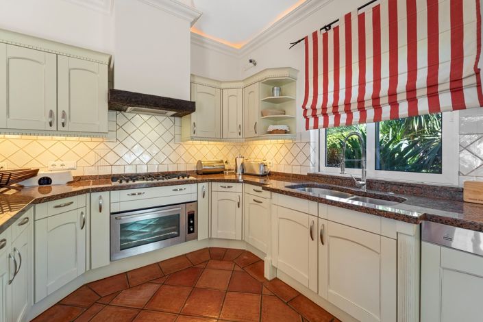 Image No.22-4 Bed Property for sale