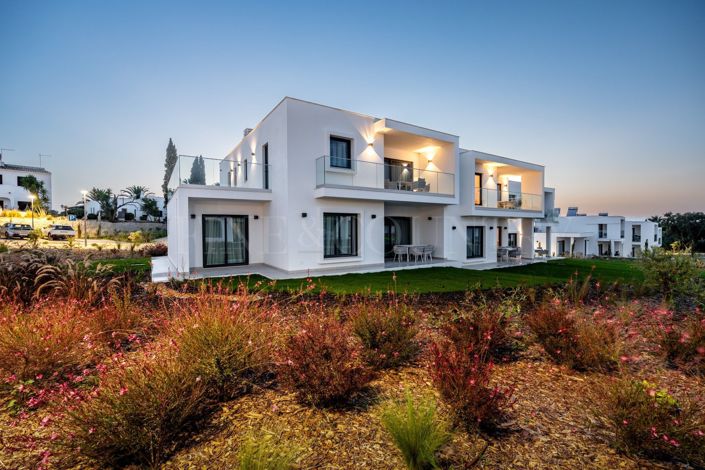 Carvoeiro – Luxury 2-bedroom apartments with pool, walking distance from beach